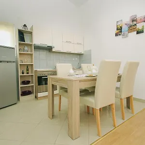 https://apartmentsroom-babic.hotels-in-trogir.com